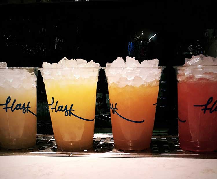 Flask, το cocktail delivery app που θα συνοδεύσει τις πιο ξεχωριστές σας βραδιές στην πόλη.