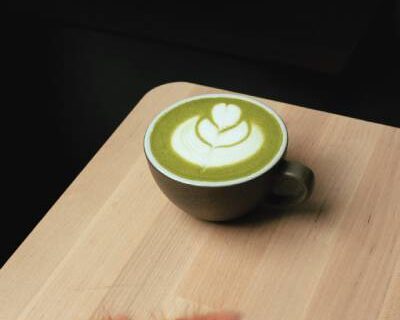 Matcha Latte: Ποιο υγιεινή εναλλακτική στον καφέ;