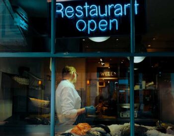 RESTAURANT-STAFF-OPEN